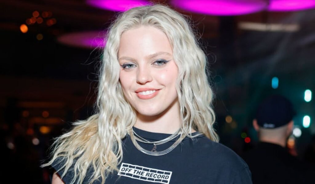 interesting-facts-about-renee-rapps-height