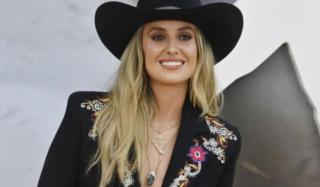 lainey-wilsons-official-height